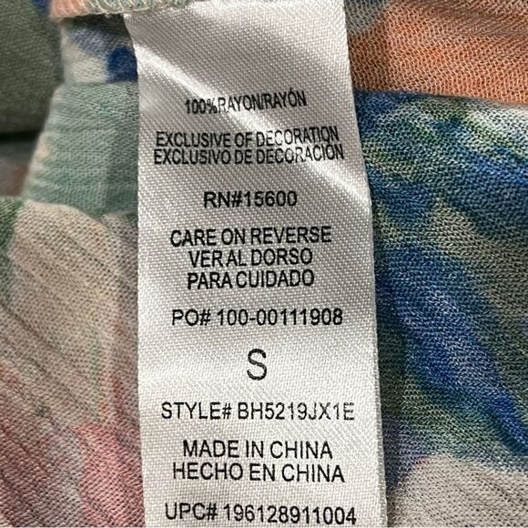 V-neck long sleeve dress with belt size small - Picture 13 of 15